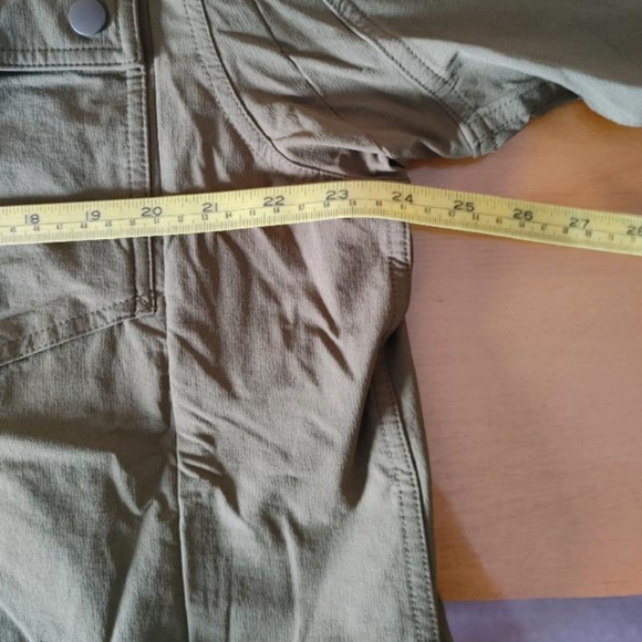 NWT Duluth Trading Co water resistant nylon snap button over-shirt - Picture 6 of 6